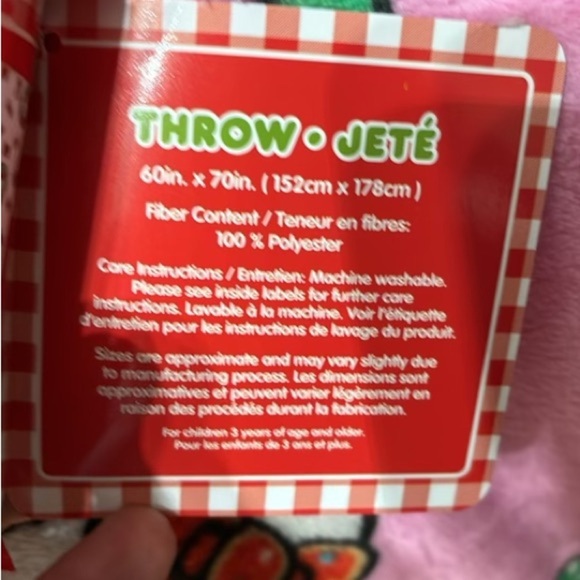 *CLEARANCE**NWT 2 HELLO KITTY GINGERBREAD MAN & WHITE WREATH CHRISTMAS THROWS - Picture 2 of 12